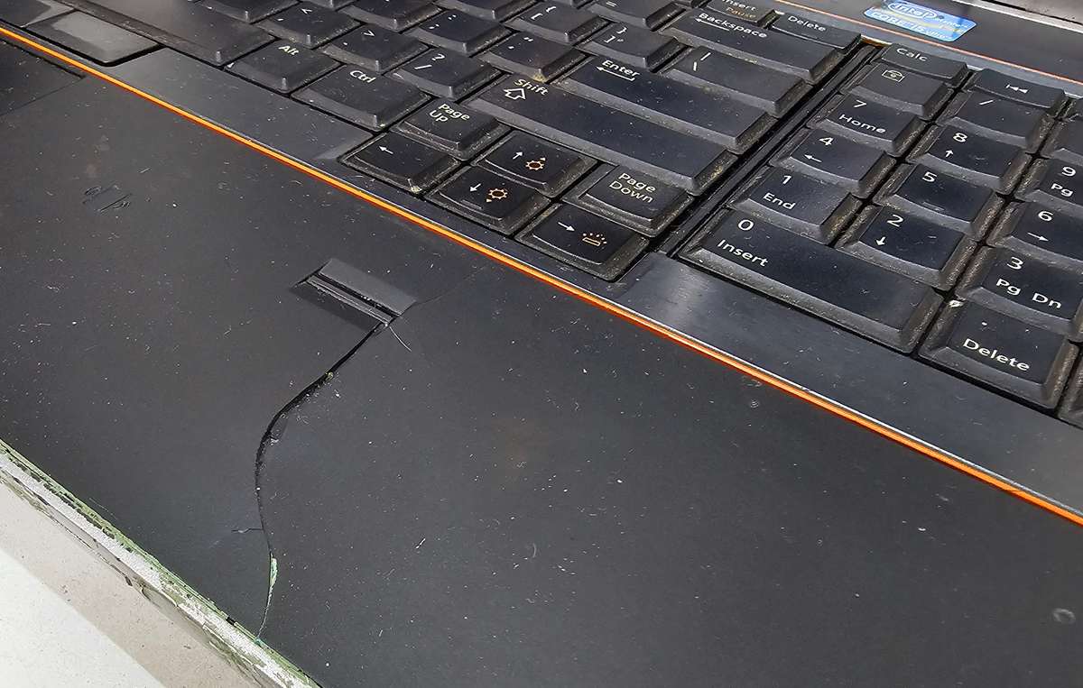 Dell Latitute E6520 i5-2540M 8GB RAM 500GB HDD - Needs a new battery - No OS