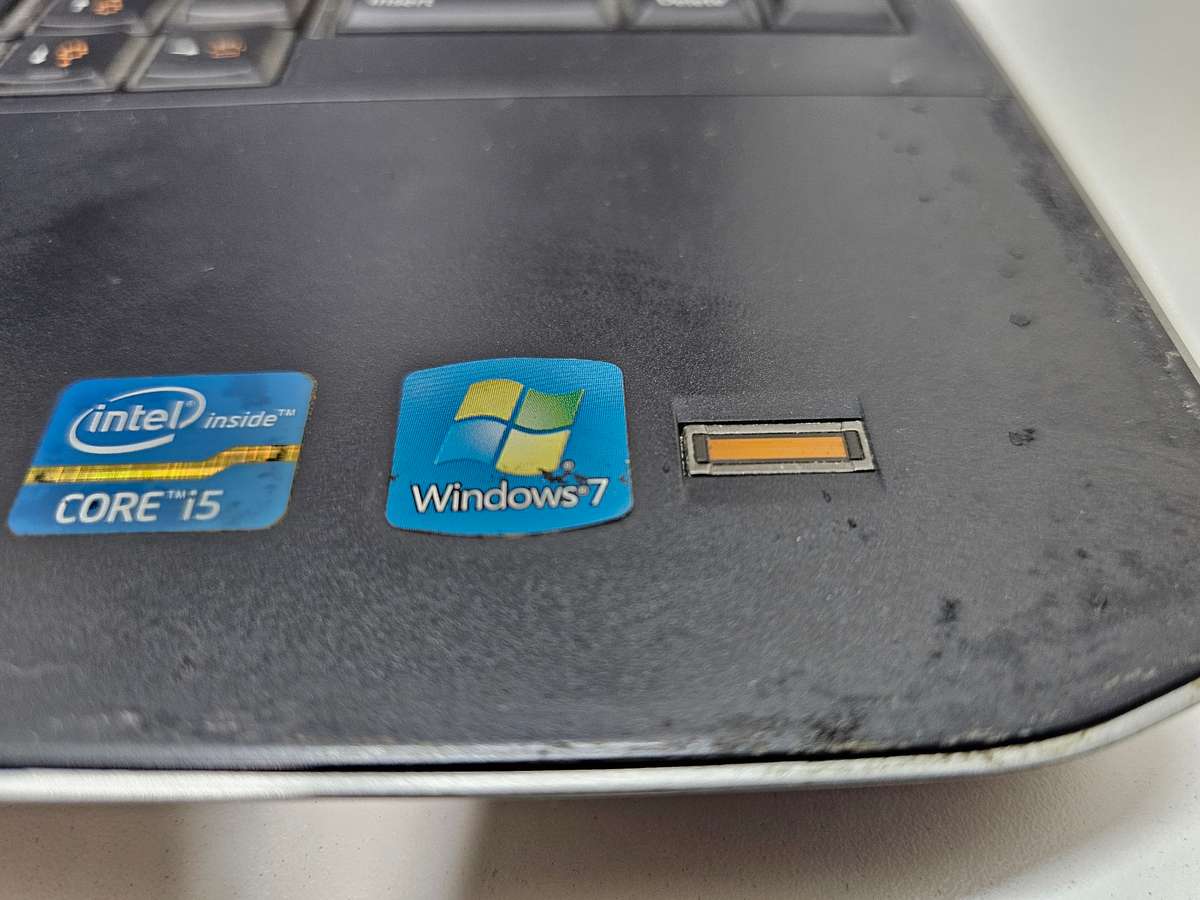 Dell Latitude E5520 - i5-2520M 2GB RAM 500GB HDD - No battery