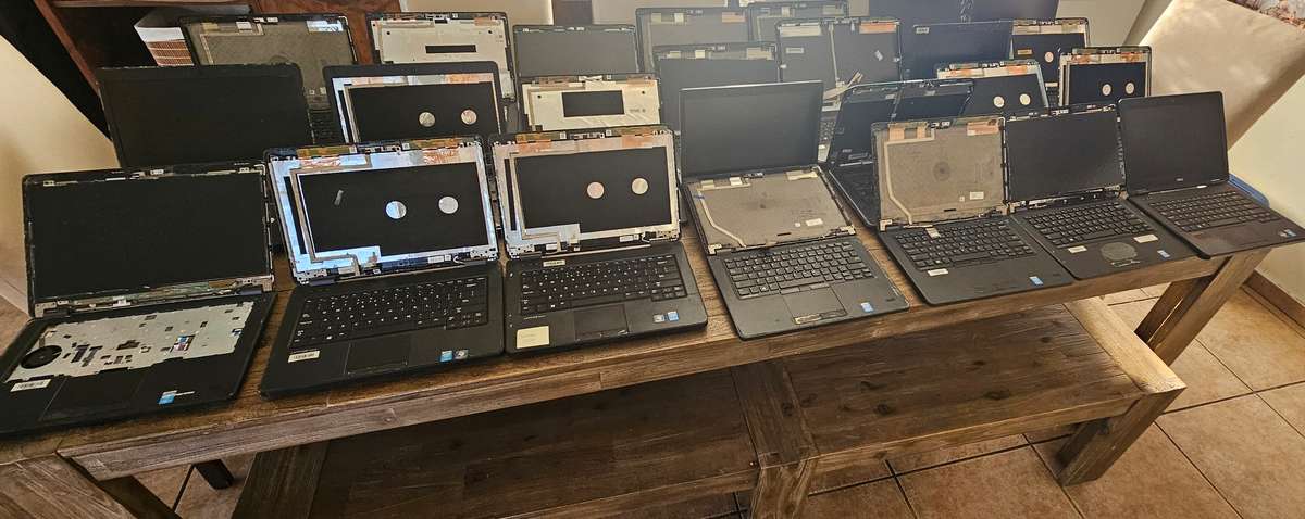24 x Dell laptops - Spares or Repairs