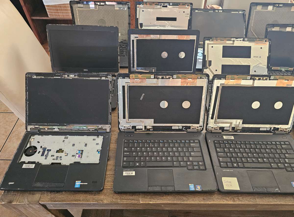 24 x Dell laptops - Spares or Repairs