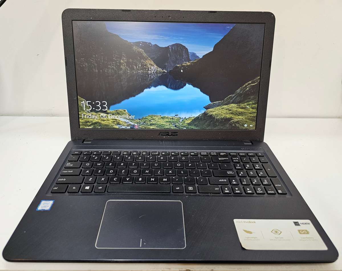 Asus Vivobook i5-8250U 8GB RAM 256GB SSD