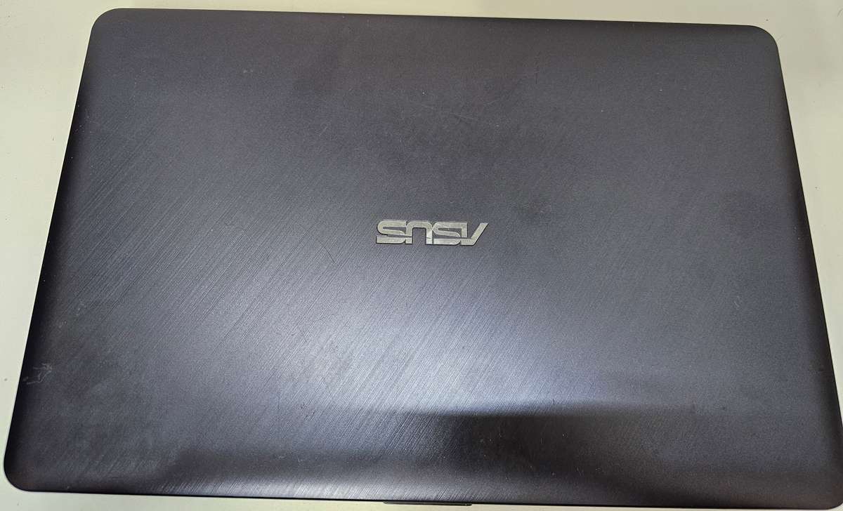 Asus Vivobook i5-8250U 8GB RAM 256GB SSD