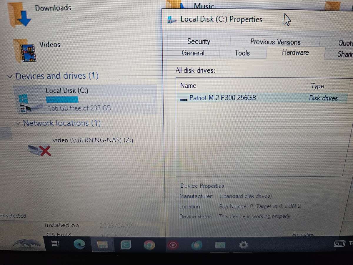 Dell Inspiron 15 3000 - AMD Athlon 3050U 4GB RAM 256GB Nvme SSD - Screen bezel missing - No battery