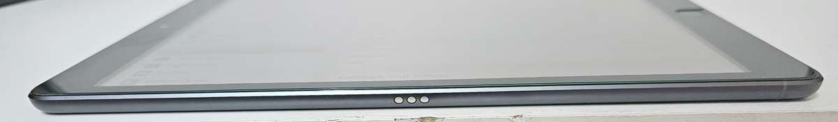 iPad 9th Gen (A2602) 64GB Wi-Fi only