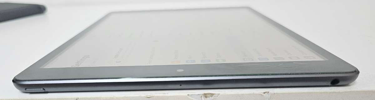 iPad 9th Gen (A2602) 64GB Wi-Fi only