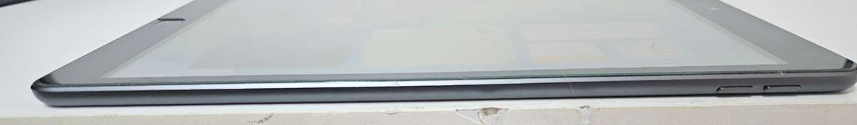 iPad 9th Gen (A2602) 64GB Wi-Fi only