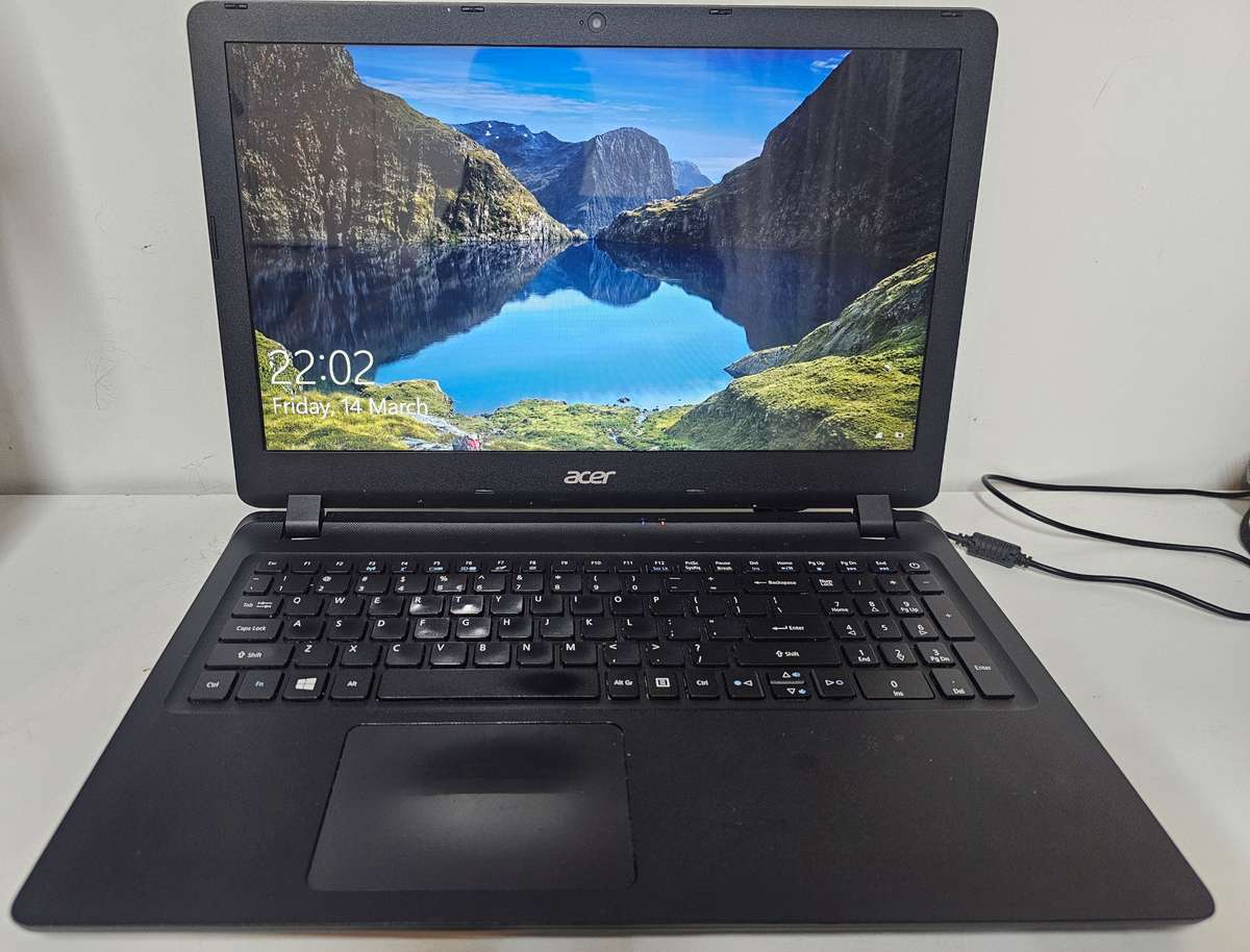 Acer Aspire ES1-572 i3-6006U 8GB RAM 512GB HDD !Needs keyboard and battery!