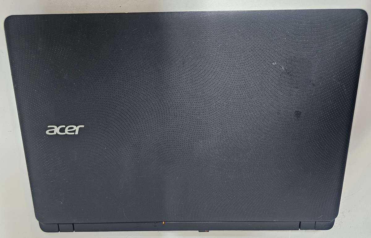 Acer Aspire ES1-572 i3-6006U 8GB RAM 512GB HDD !Needs keyboard and battery!