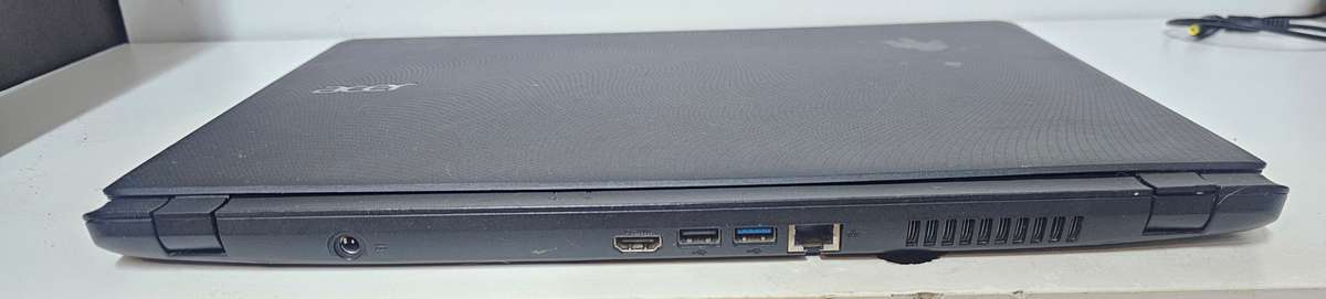 Acer Aspire ES1-572 i3-6006U 8GB RAM 512GB HDD !Needs keyboard and battery!