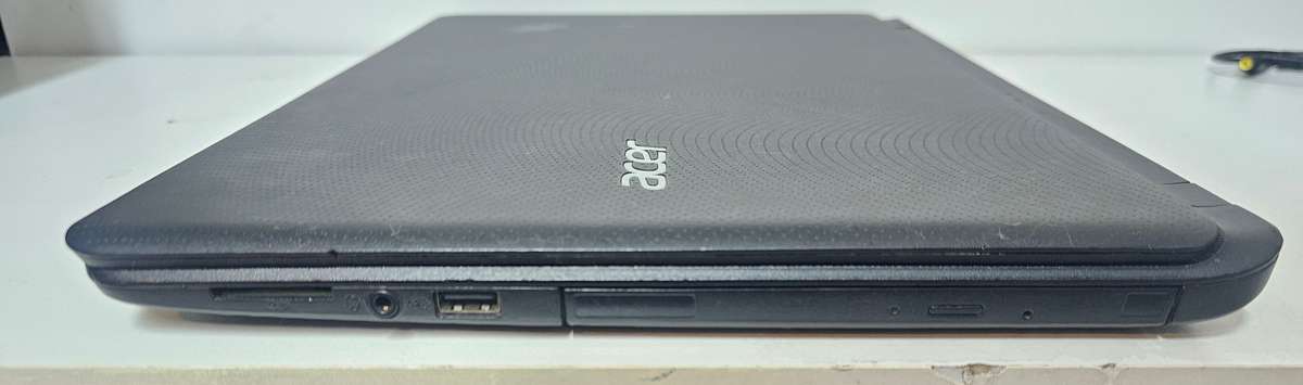 Acer Aspire ES1-572 i3-6006U 8GB RAM 512GB HDD !Needs keyboard and battery!