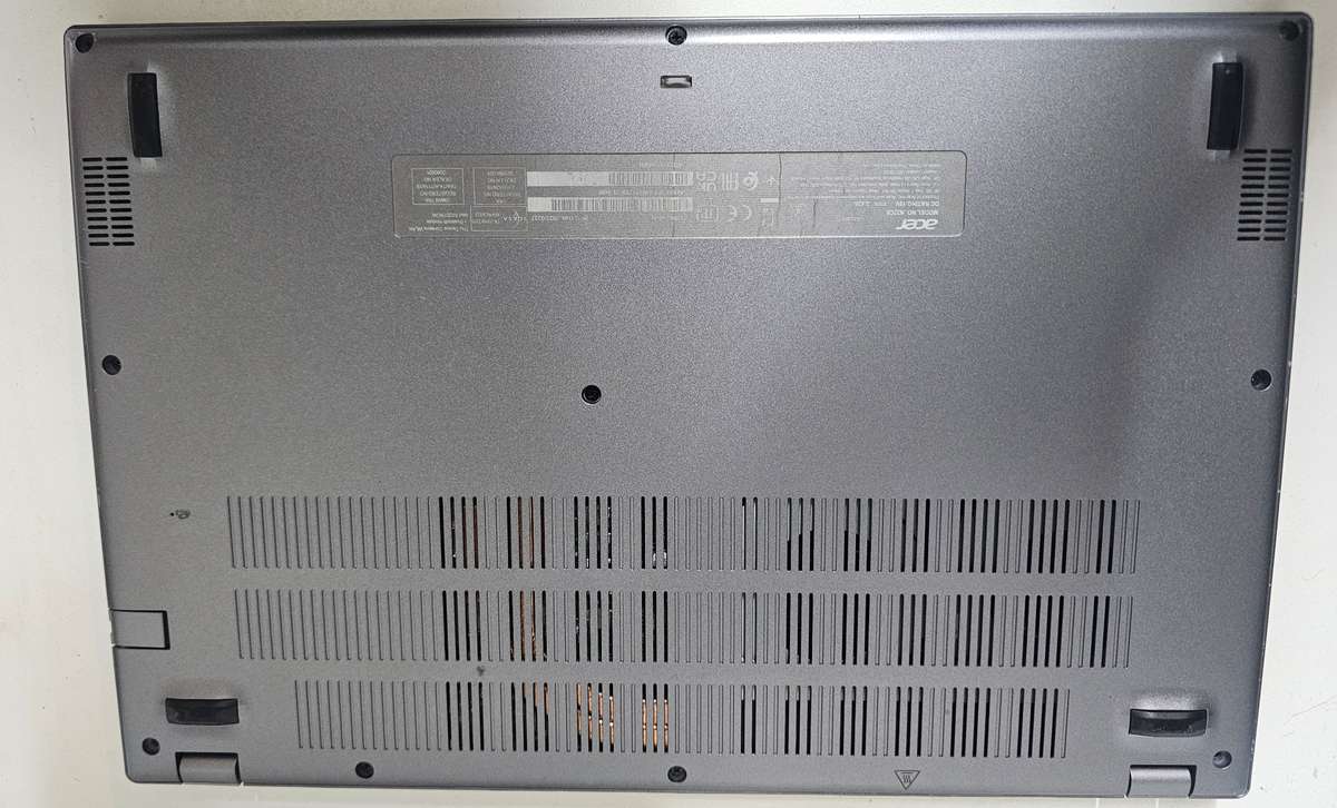 Acer Aspire 5 - i5-1235U (12th gen) 8GB RAM 512GB NVMe SSD  ! 1 x Faulty USB port!