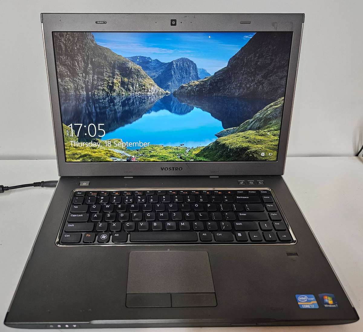 Dell Vostro 3560  i7-3612QM / 6GB RAM / 32GB SSD + 750GB HDD / 15.6" / Needs new battery