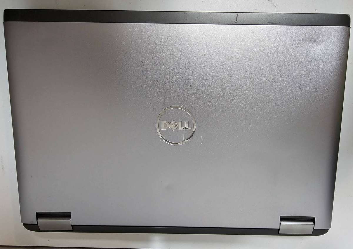 Dell Vostro 3560  i7-3612QM / 6GB RAM / 32GB SSD + 750GB HDD / 15.6" / Needs new battery