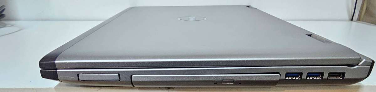 Dell Vostro 3750  i7-2670QM / 6GB RAM / 750GB HDD / 17.3" / Needs new battery + CMOS battery