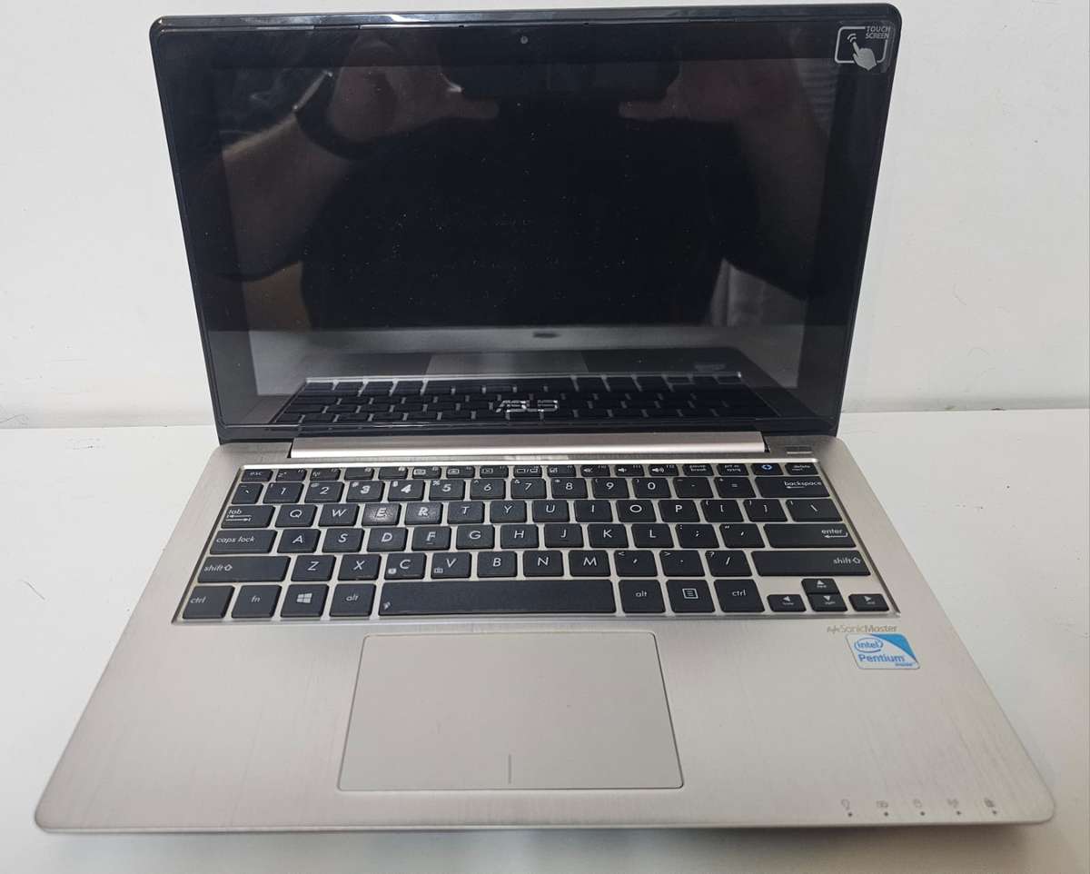 Asus X202E touchscreen laptop for spares or repairs