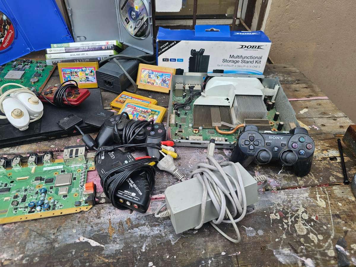 Gaming Bundle  Consoles  Games  Cables  Parts