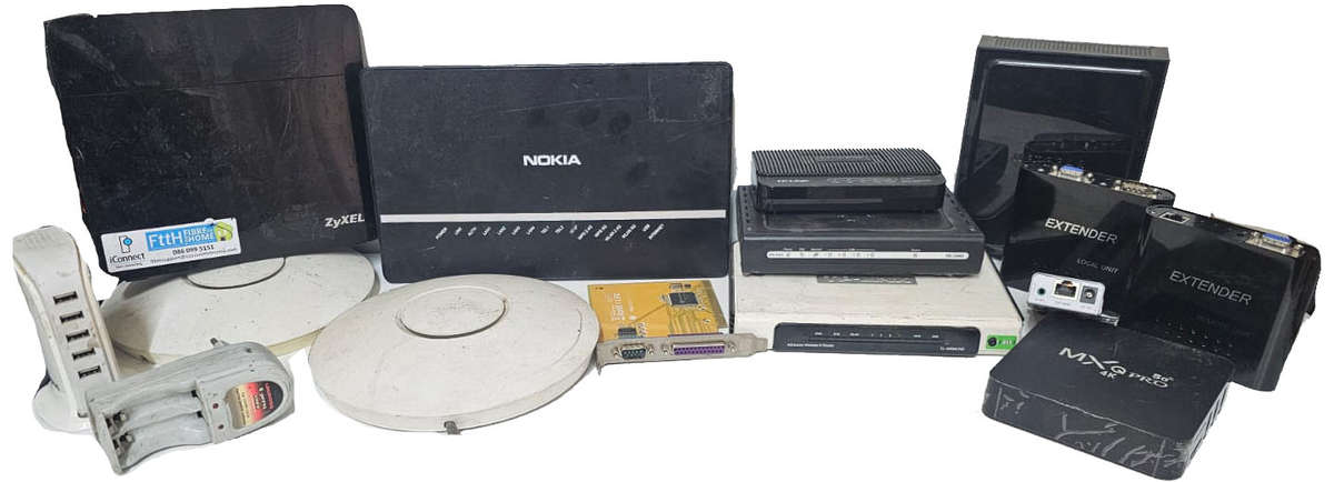 Mixed Electronics Lot  Routers  TV Box  Extenders  Ubiquiti UFOs   Untested