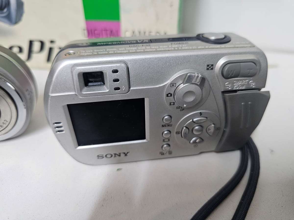 Vintage & Digital Camera Bundle  Sony  Fujifilm  Minolta  Handycam