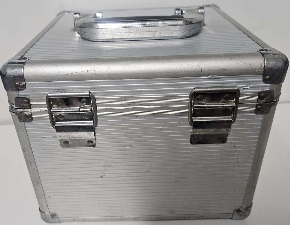 Heavy-Duty Aluminium HDD Storage Case  Holds 10 Drives!