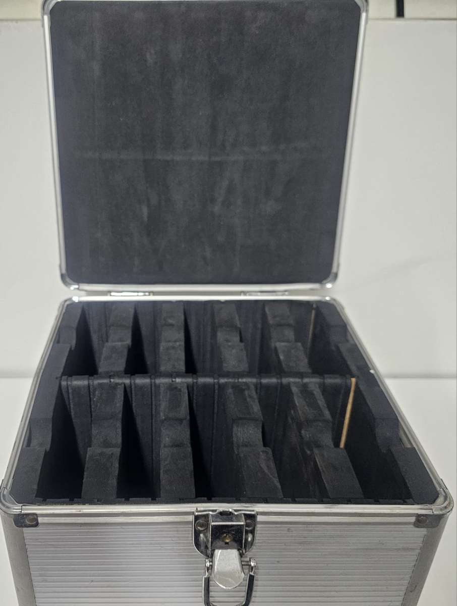Heavy-Duty Aluminium HDD Storage Case  Holds 10 Drives!