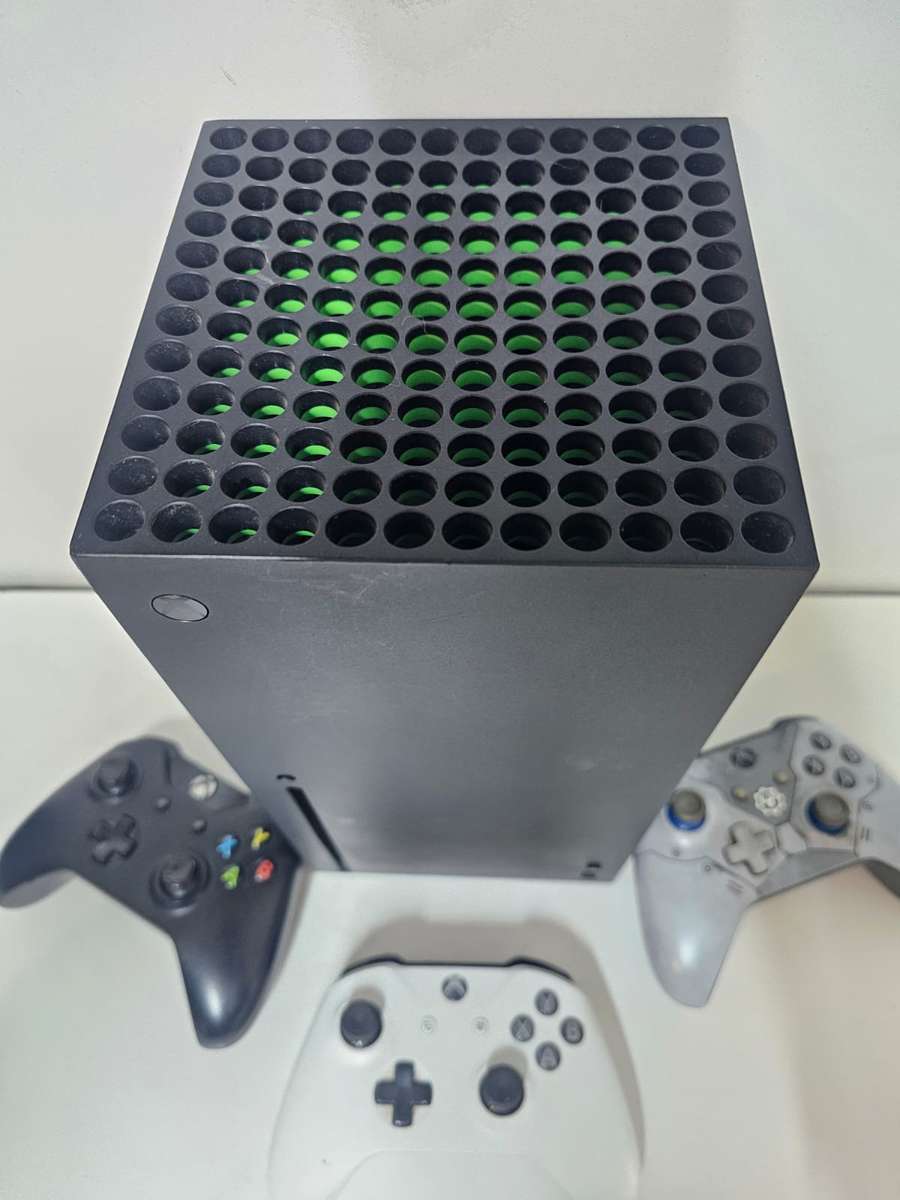 Gamers Dream Deal! Xbox Series X + 3 Controllers  READY TO PLAY!