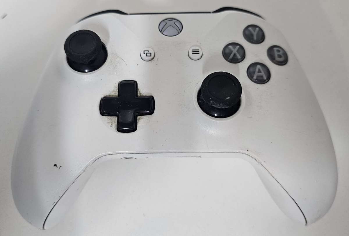 Gamers Dream Deal! Xbox Series X + 3 Controllers  READY TO PLAY!