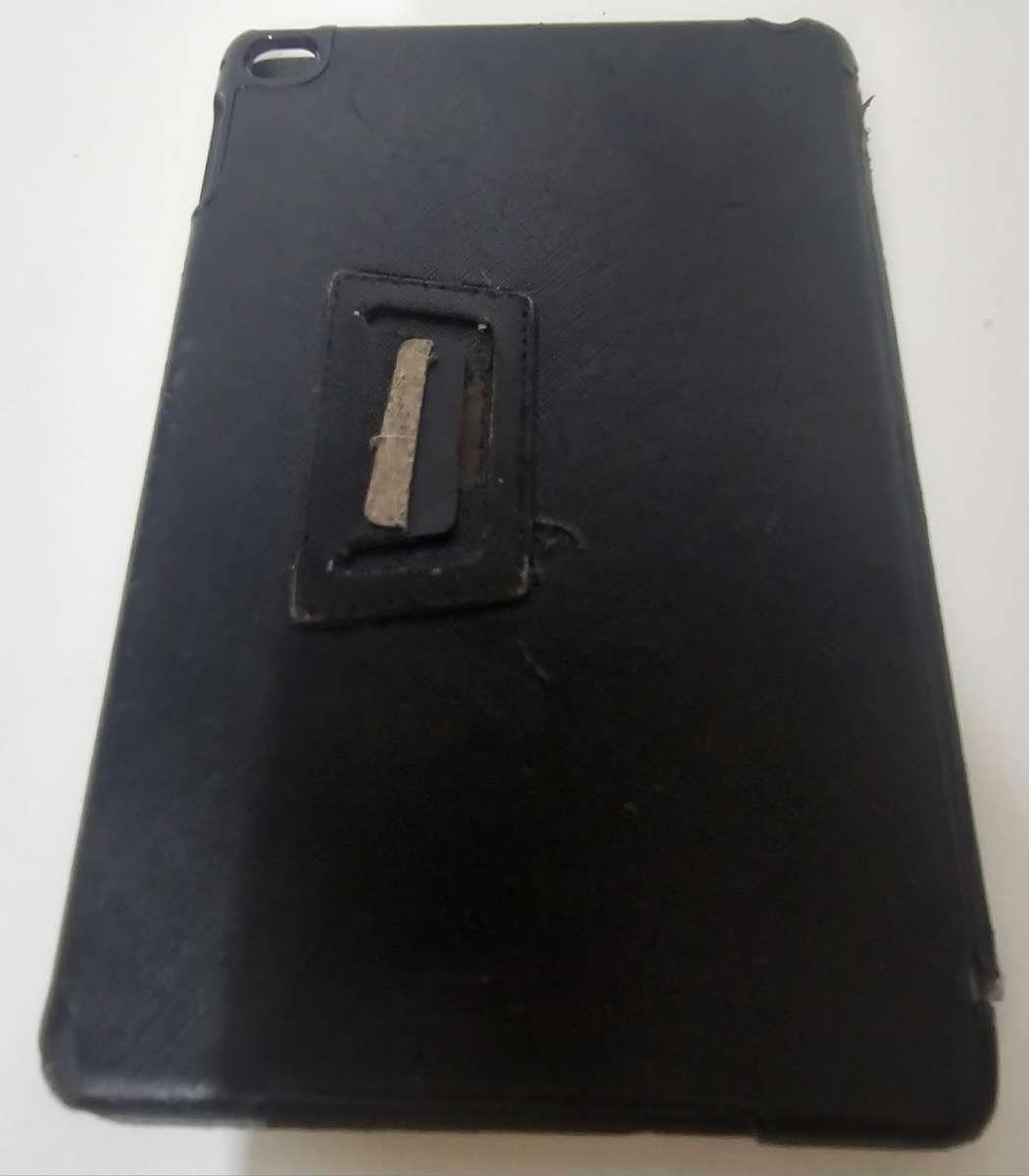 iPad Mini 4  128GB Wi-Fi  Gold  Works Great!