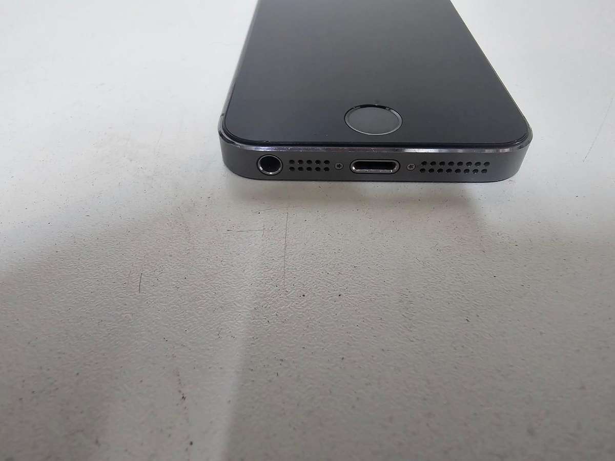 iPhone 5s (A1530) - For Spares or Repairs - No Power, No Charge, No Life!