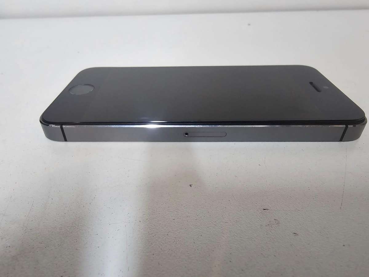 iPhone 5s (A1530) - For Spares or Repairs - No Power, No Charge, No Life!