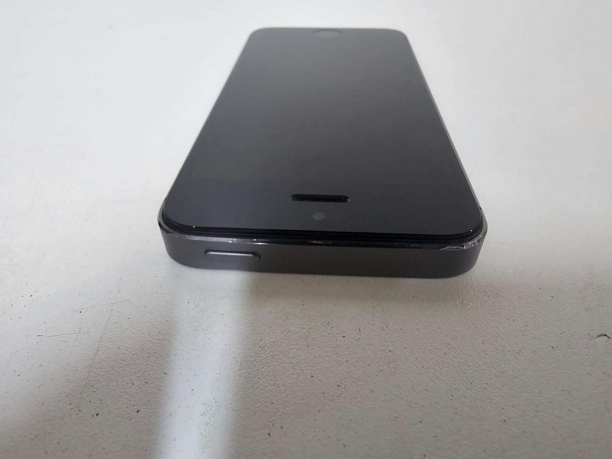 iPhone 5s (A1530) - For Spares or Repairs - No Power, No Charge, No Life!
