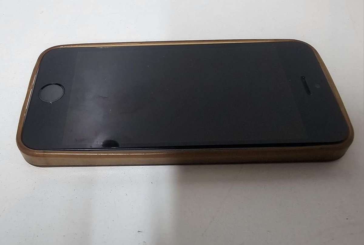 iPhone 5s (A1530) - For Spares or Repairs - No Power, No Charge, No Life!
