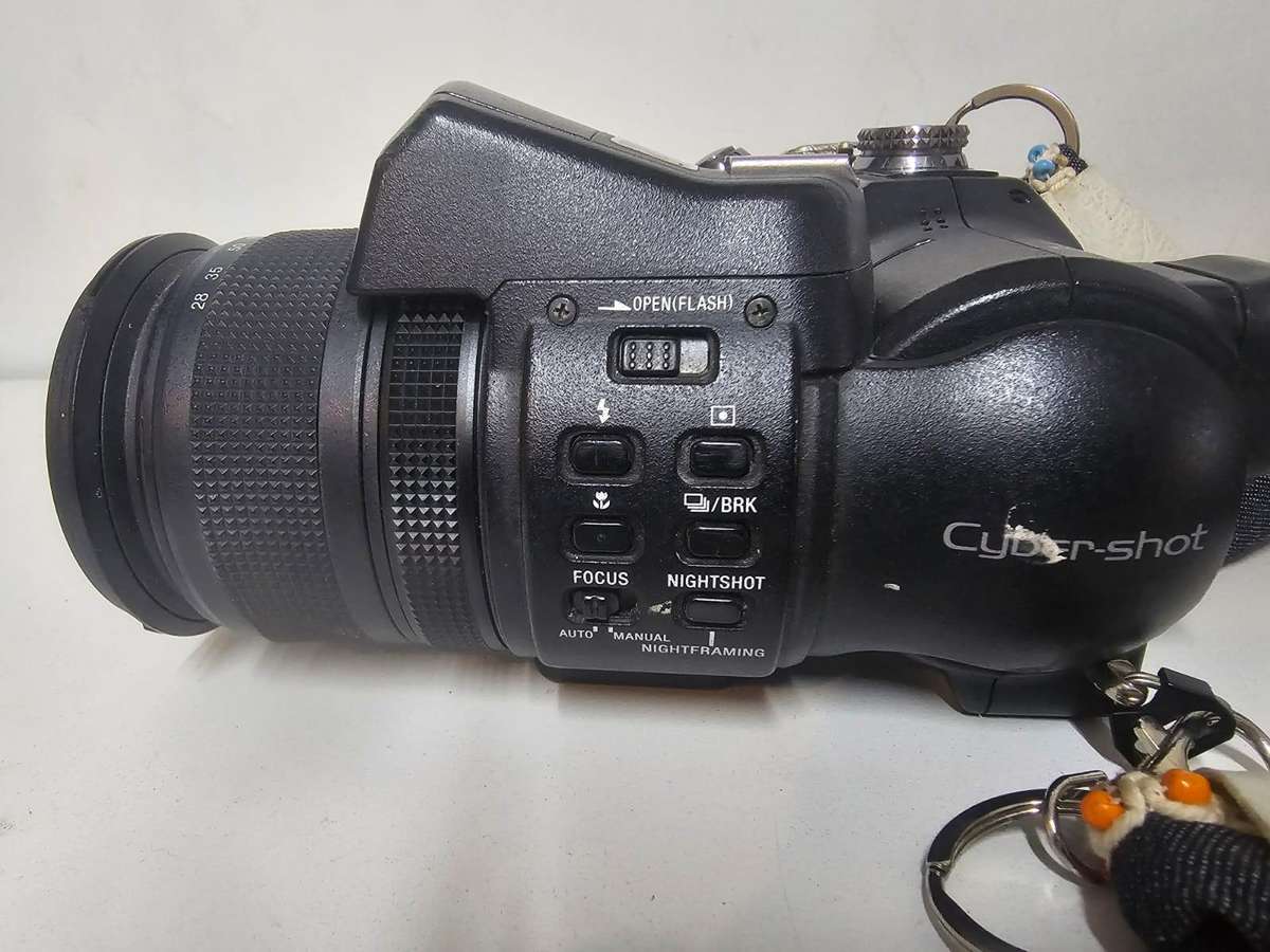 Sony DSC-F828 Digital Camera  8MP Carl Zeiss Lens  Untested