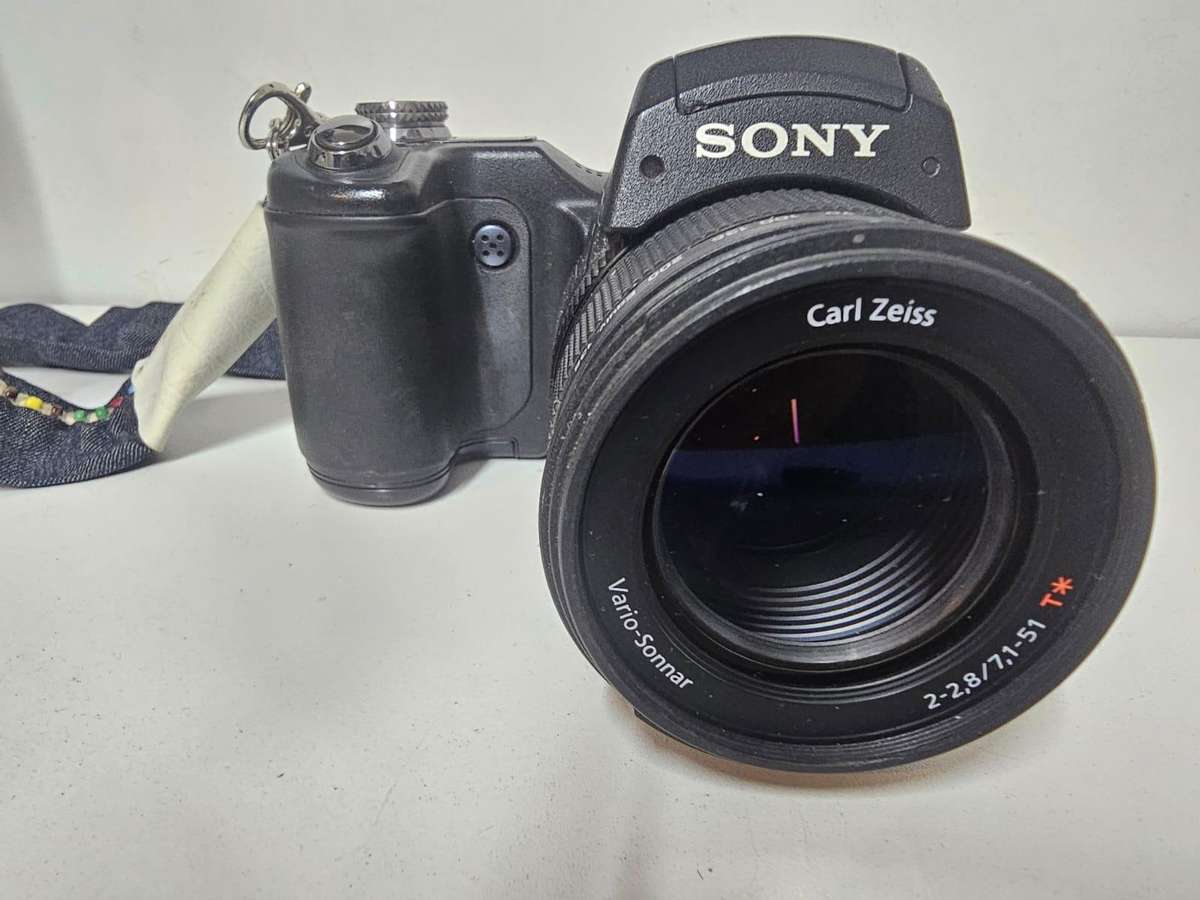 Sony DSC-F828 Digital Camera  8MP Carl Zeiss Lens  Untested