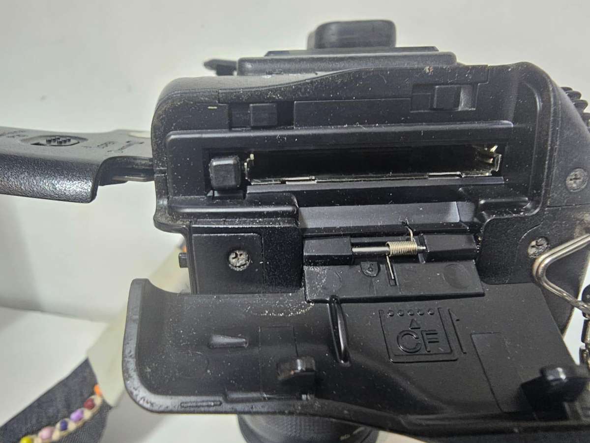 Sony DSC-F828 Digital Camera  8MP Carl Zeiss Lens  Untested