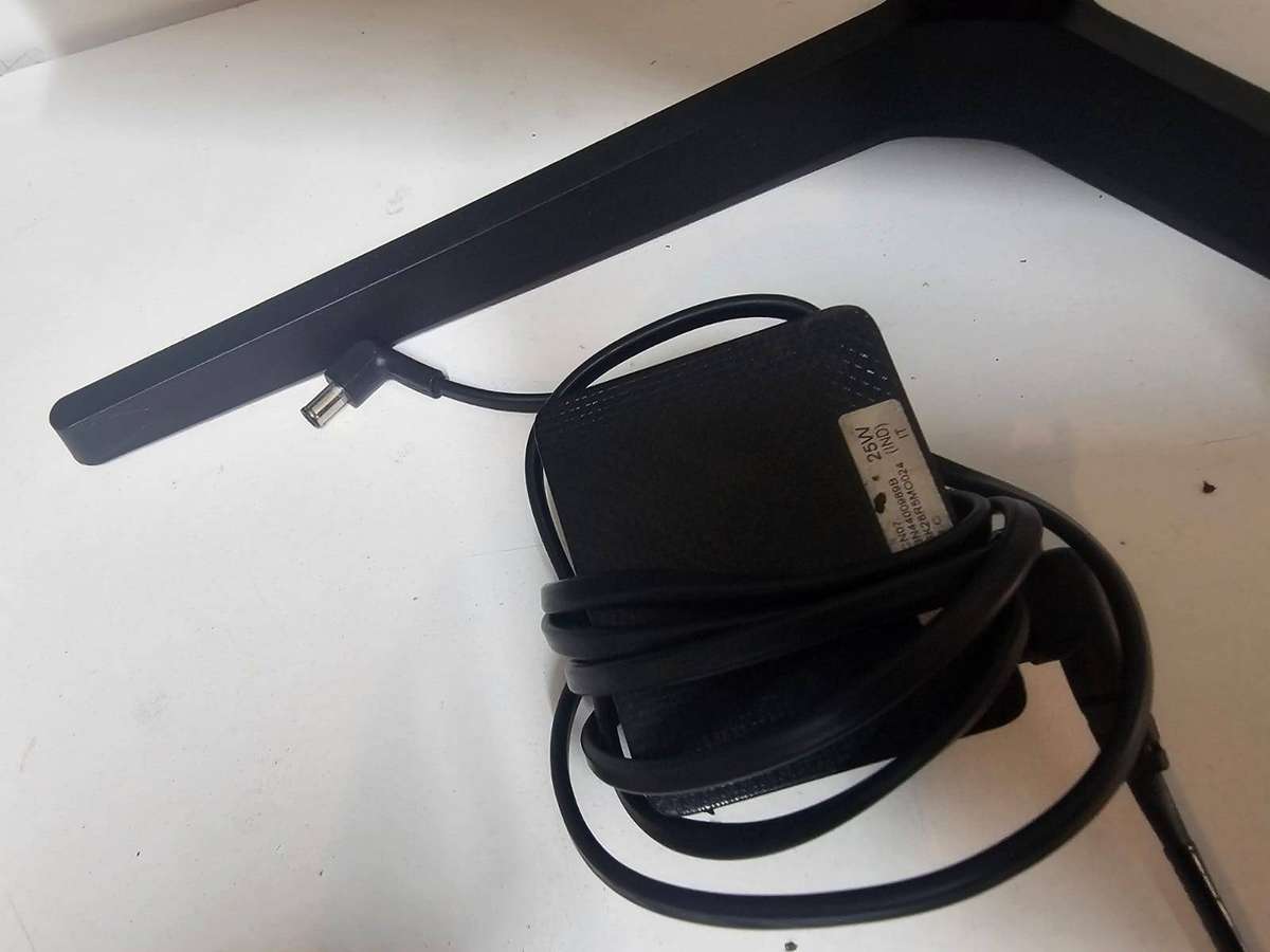 Samsung F24T350FHA 24" Monitor  Broken Screen  For Spares or Repairs