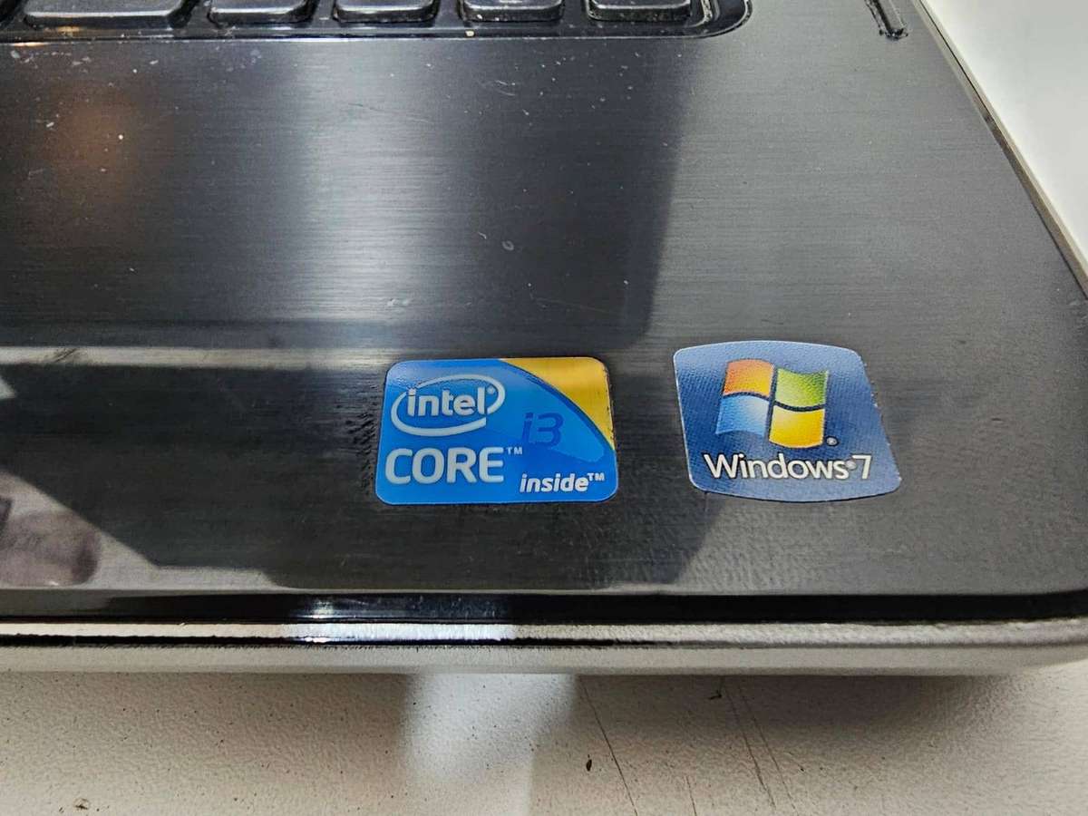 Dell Vostro 1540  i3-380M / 4GB RAM / 500GB HDD / Needs New Battery / No charger