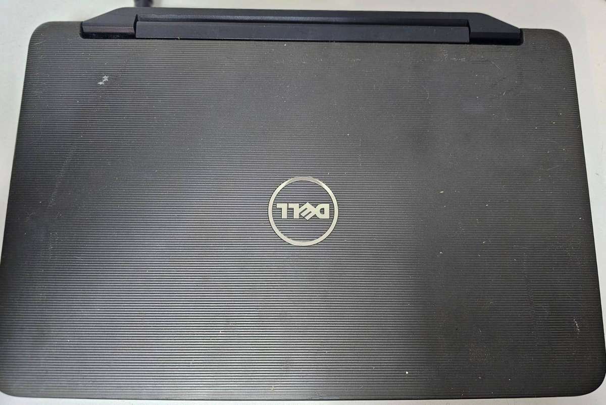 Dell Vostro 1540  i3-380M / 4GB RAM / 500GB HDD / Needs New Battery / No charger