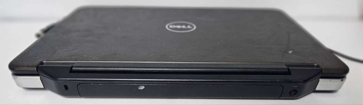 Dell Vostro 1540  i3-380M / 4GB RAM / 500GB HDD / Needs New Battery / No charger