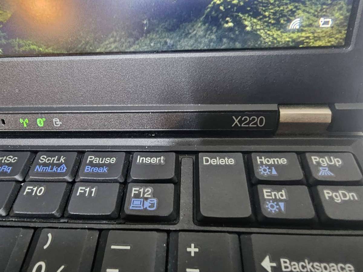 Lenovo ThinkPad X220  i5-2520M / 6GB RAM / 120GB SSD / 12.5" HD / Needs New Battery