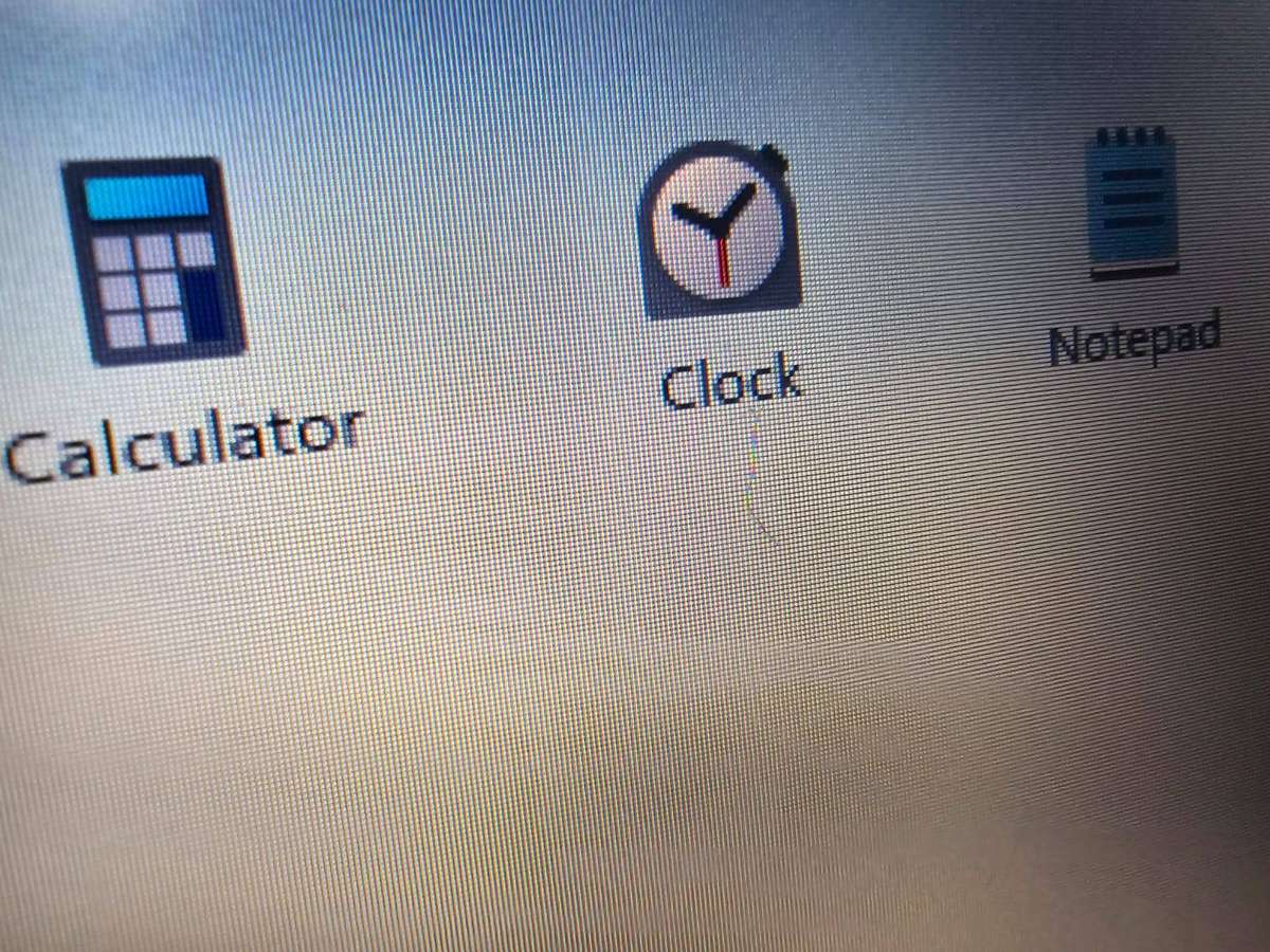 Lenovo V110-15ISK  i7-7500U / 8GB RAM / 480GB SSD / AMD R5 M330 2GB Graphics / 15.6" HD