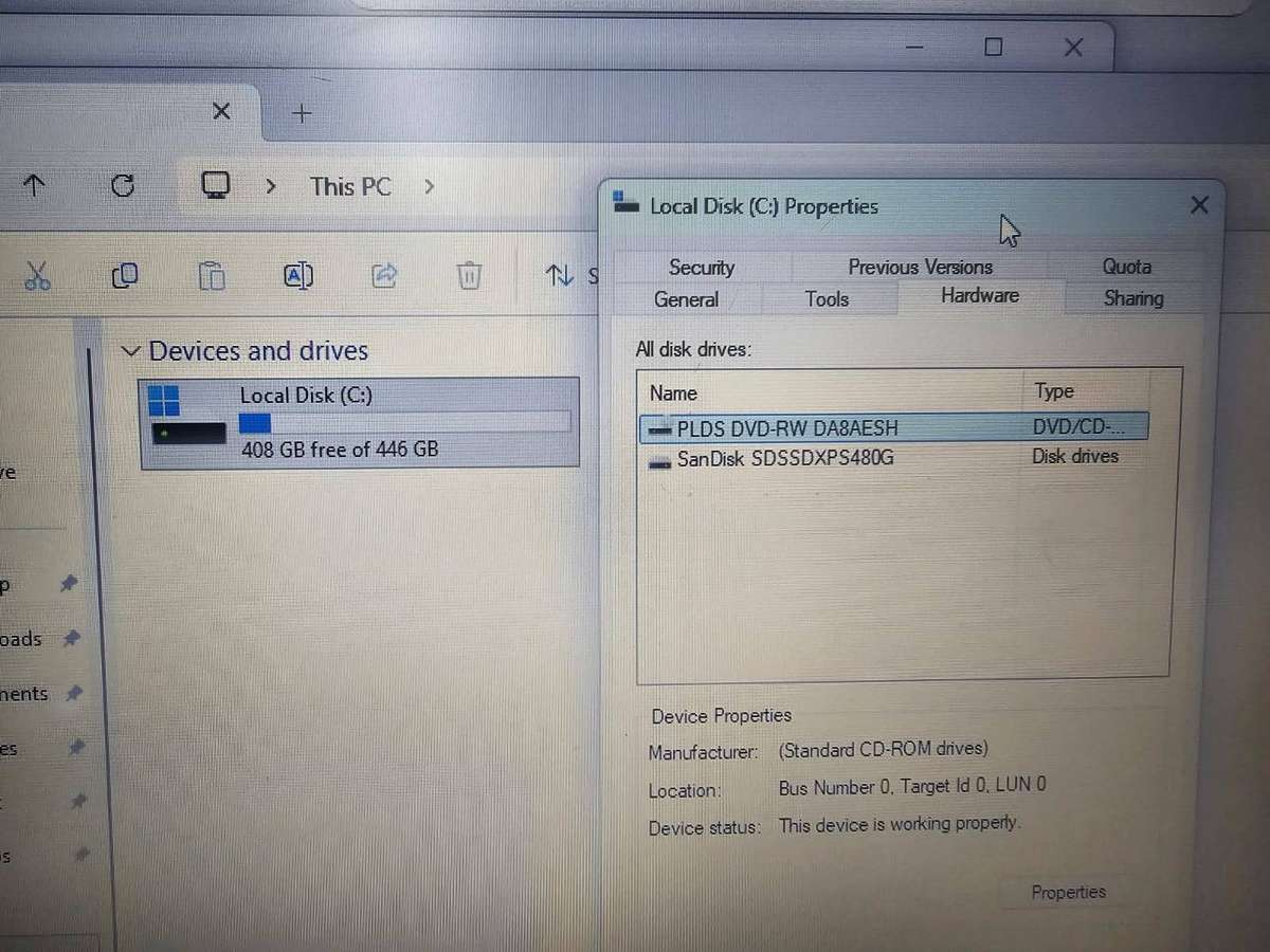 Lenovo V110-15ISK  i7-7500U / 8GB RAM / 480GB SSD / AMD R5 M330 2GB Graphics / 15.6" HD