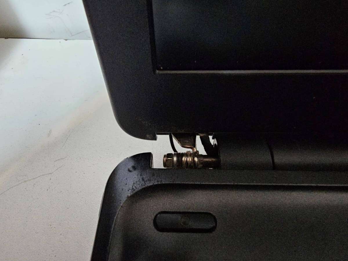 Acer Aspire E1-572  i5-4200U / 2GB RAM / 500GB HDD / 15.6" / Intel HD Graphics  Working Unit, Need