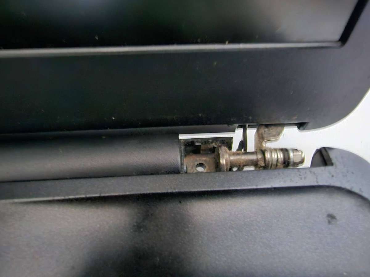 Acer Aspire E1-572  i5-4200U / 2GB RAM / 500GB HDD / 15.6" / Intel HD Graphics  Working Unit, Need