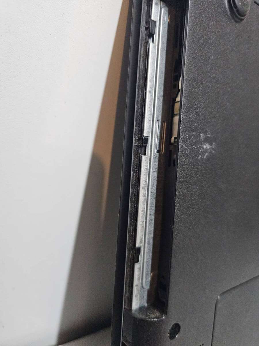 Acer Aspire E1-572  i5-4200U / 2GB RAM / 500GB HDD / 15.6" / Intel HD Graphics  Working Unit, Need