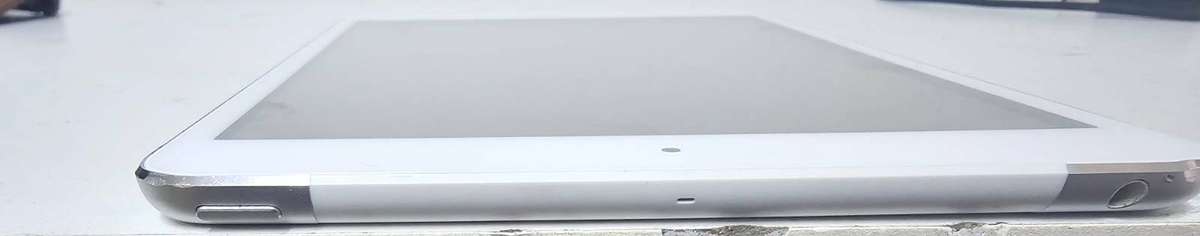 Apple iPad Mini A1455  16GB / Wi-Fi + 3G / iOS 9 / Generic Charger  Working Condition