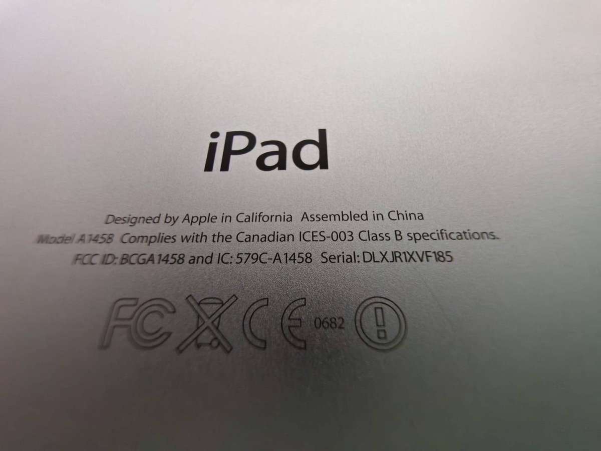 Apple iPad 4th Gen (Model A1458) - For Spares or Repair (Stuck on iTunes Screen)