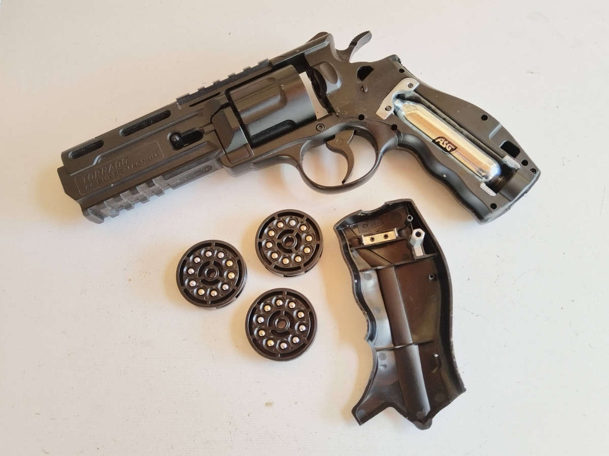 PRICE DROP - Umarex Tornado 4.5mm Steel BB Co2 Revolver