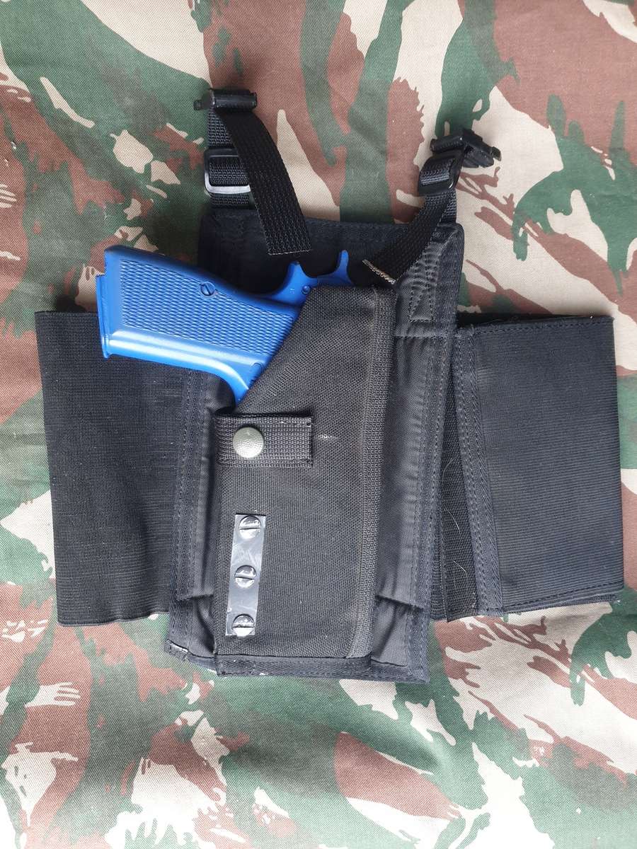 good condition SADF era 80s SASF Recce used old-school urban black nylon drop-leg RH pistol holster