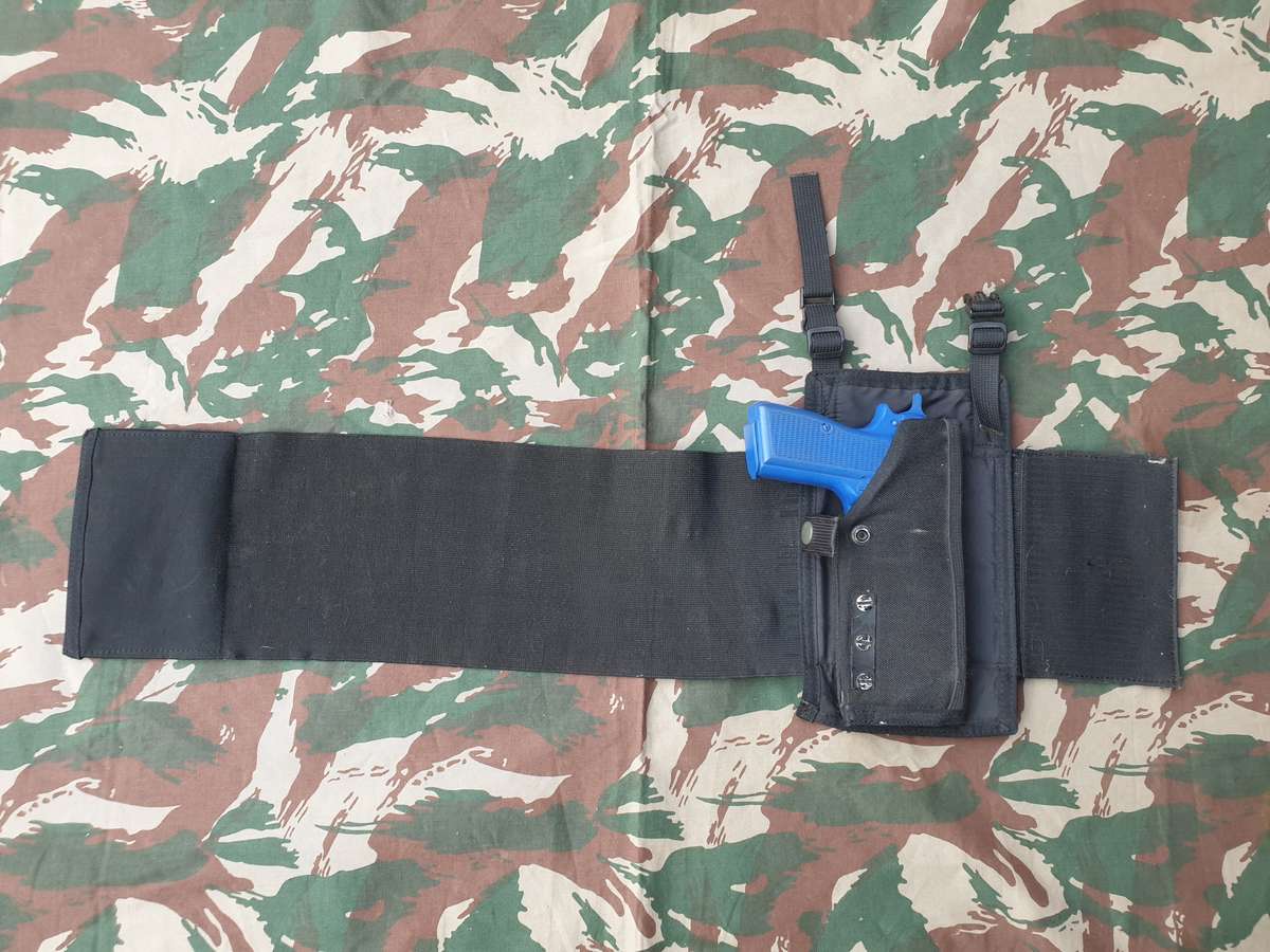 good condition SADF era 80s SASF Recce used old-school urban black nylon drop-leg RH pistol holster