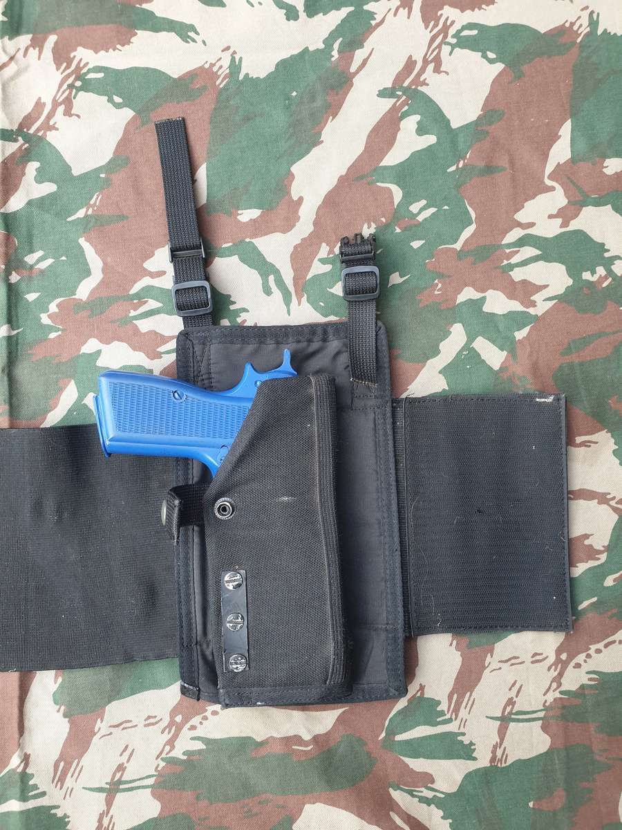 good condition SADF era 80s SASF Recce used old-school urban black nylon drop-leg RH pistol holster